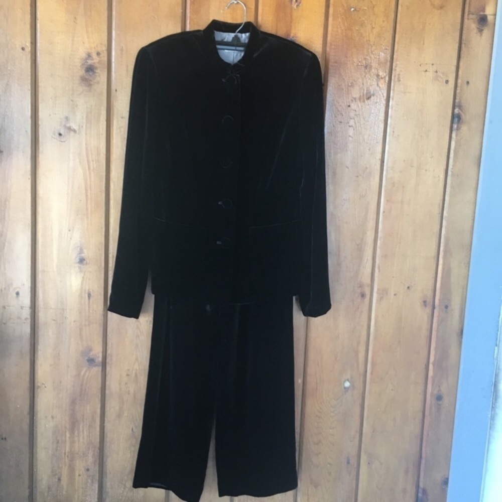 Size 4 black velvet pantsuit mandarin collar euc